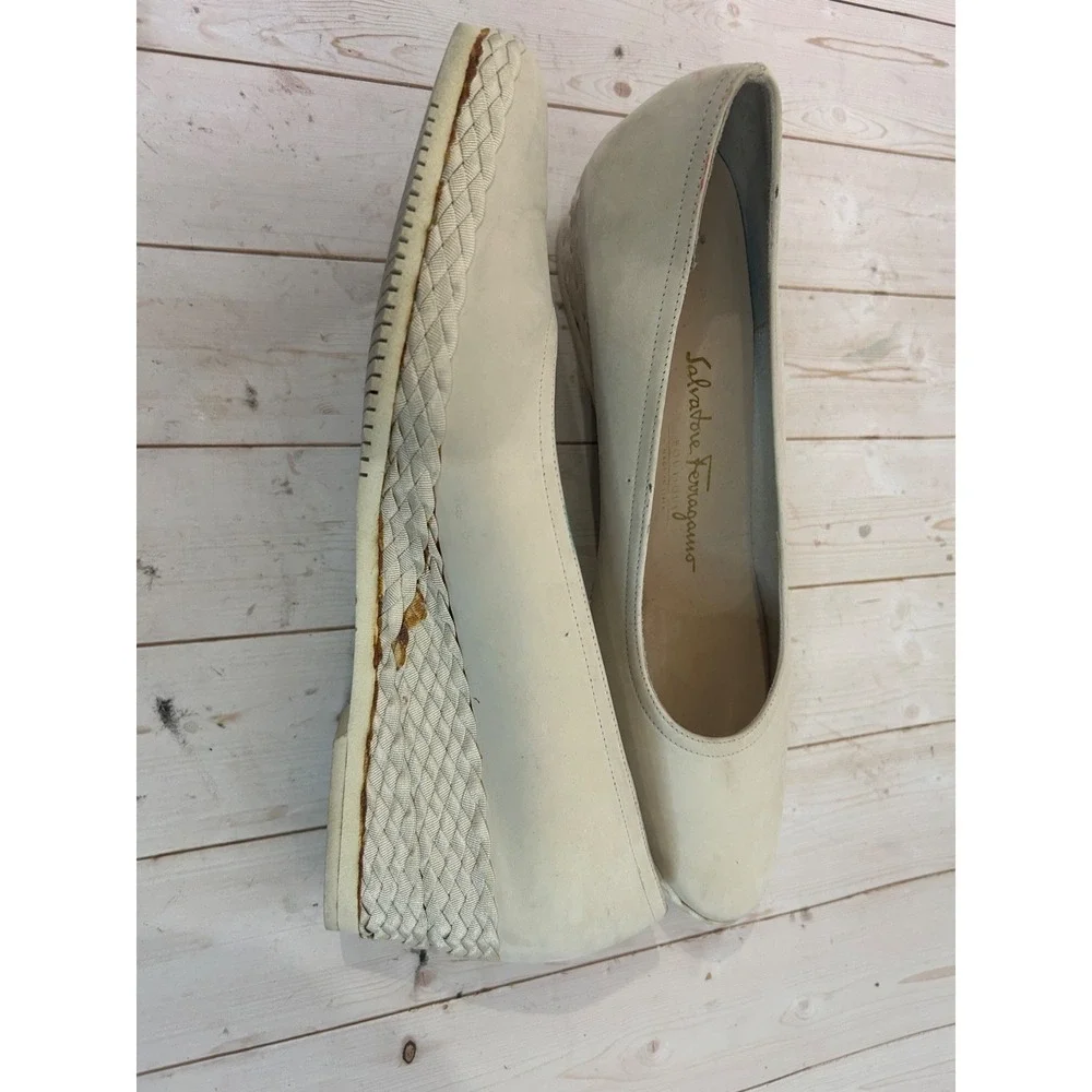 Salvatore Ferragamo Ladies Cream Beige Suede Espadrilles Wedge Heel Sz 9.5 Italy